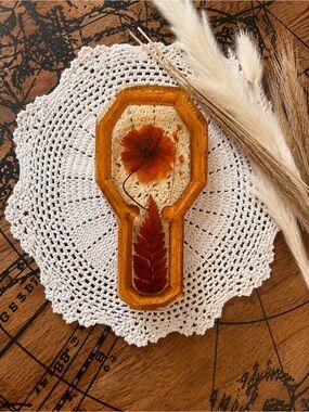 Vintage 1970s Mid-Century Botanical Lucite Spoon Rest